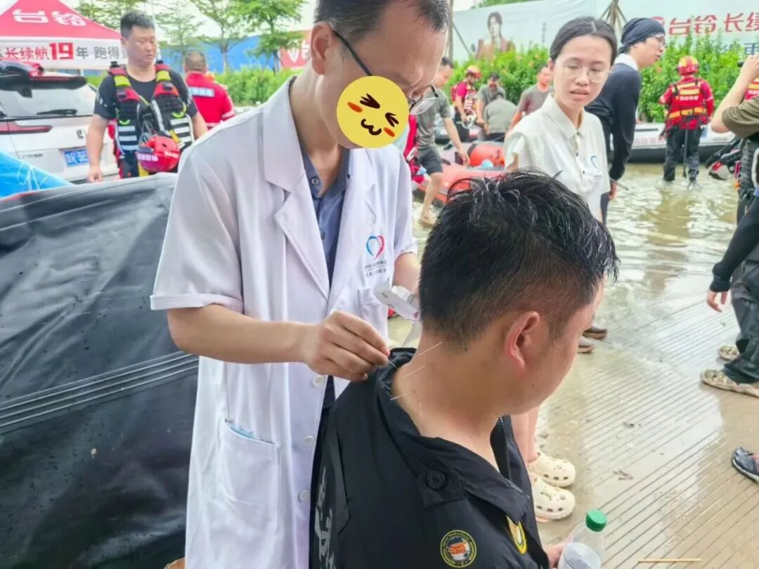Volunteering in the disaster relief effort in Guigang, Guangxi