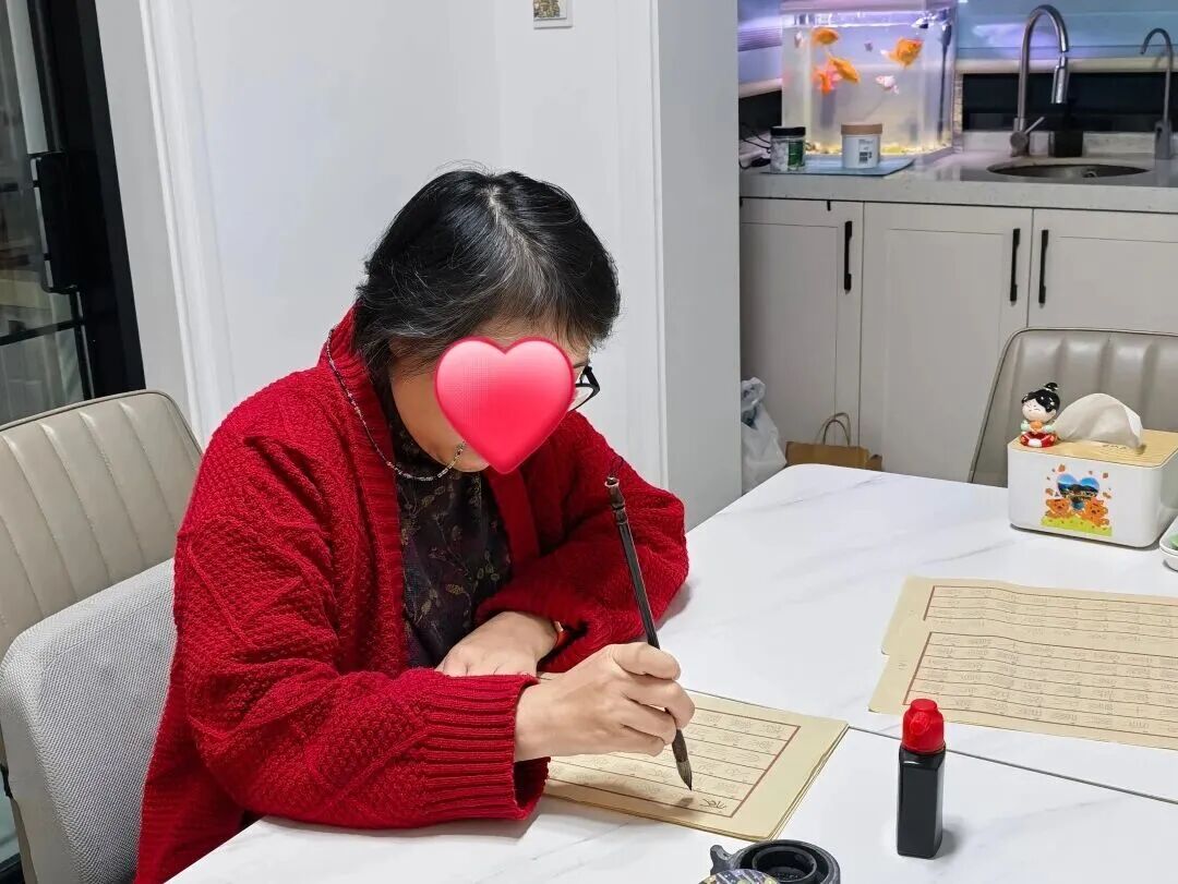 Ms. Zhang's life of painting, calligraphy and embroidery.