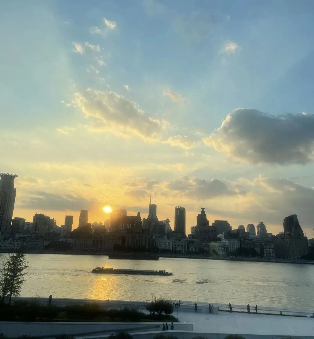 October 2023 — the view Wenwen photographed on the Bund before leaving Shanghai, having beaten intestinal GVHD