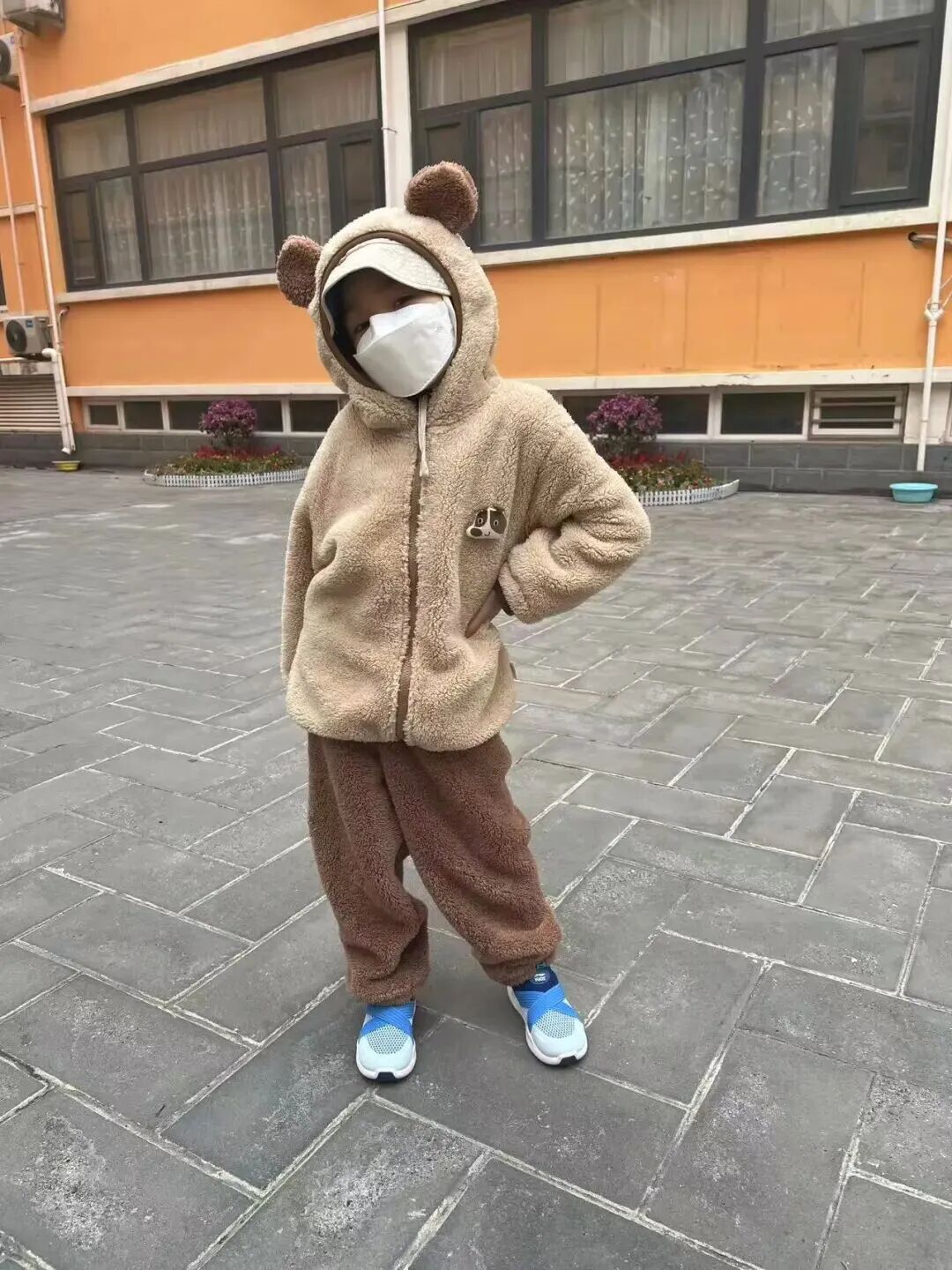 Xiao Le after treatment and discharge — second original photograph