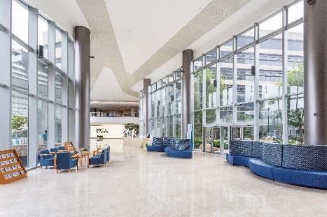 Daylight-filled atrium lounge at Jiahui International Hospital, Shanghai